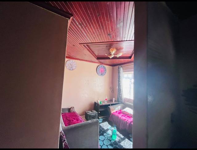 3 BEDROOM HOUSE FOR SALE IN NONQUBELA